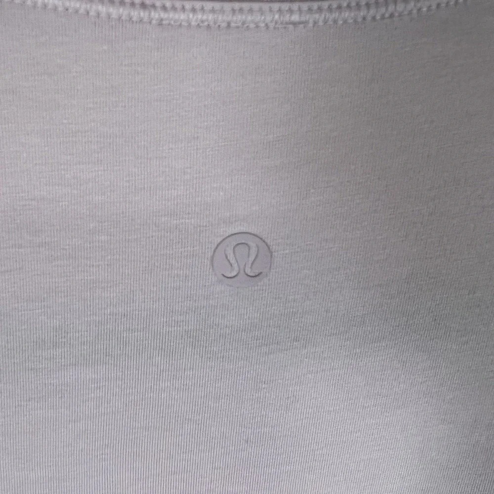 Lululemon Knot‎ A Problem Tee Purple V-Neck Split Front T-Shirt Size Small - Picture 7 of 7